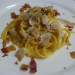 Bucatini-pasta with truffle and crispy pancetta